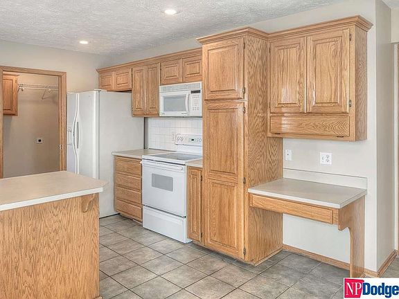 5th image of 15006 Bordeaux Ave