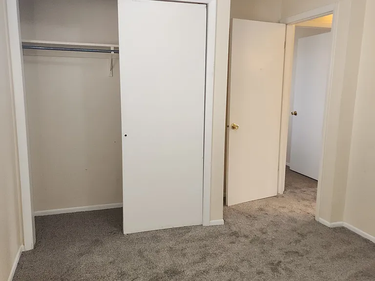 1025 Delaware Dr #3 — Photo 2