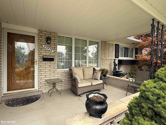 3rd image of 33439 Elgin Ct