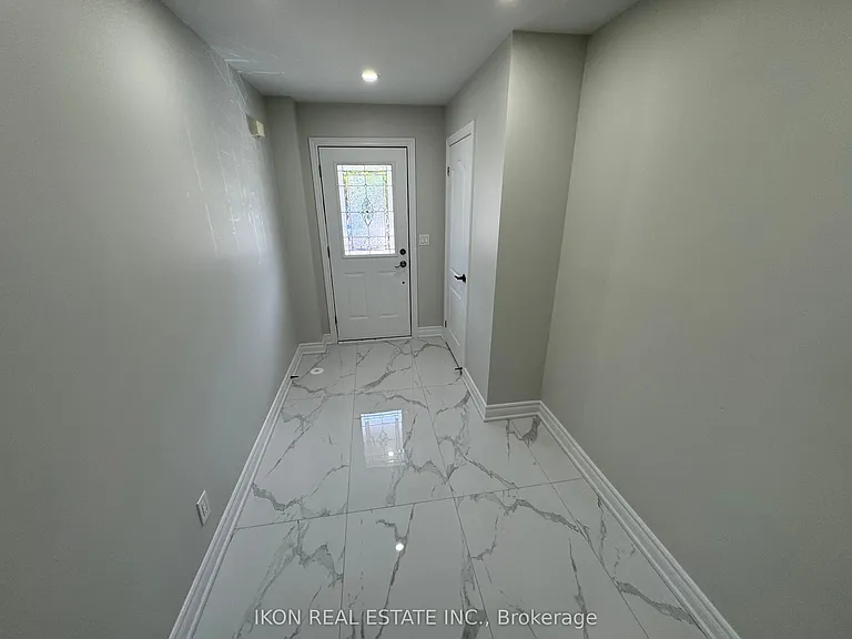 67 Sprucedale Way E — Photo 23
