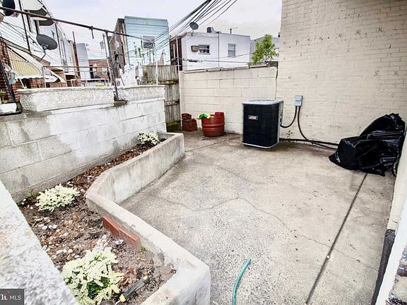 2nd image of 1108 W Moyamensing Ave