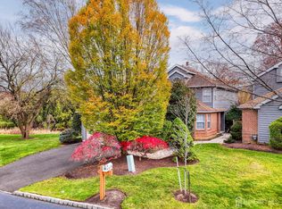 38 Fairway Blvd, Monroe Township, NJ 08831