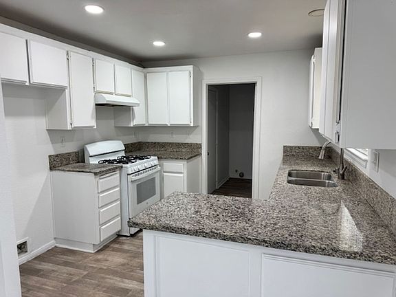 5th image of 16437 Coolwater Ave