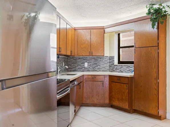 5701 Camino Del Sol APT 204, Boca Raton, FL 33433