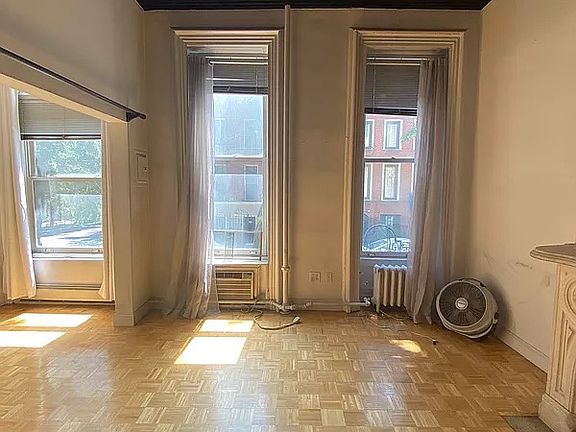 5th image of 34 Beekman Pl APT 1S