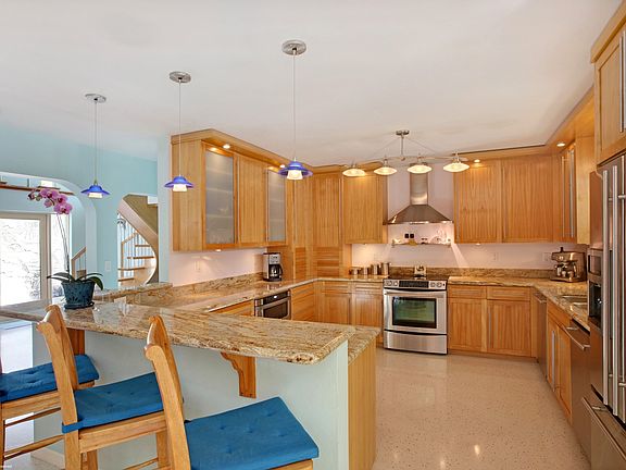 4th image of 2026 NE 32nd Ave
