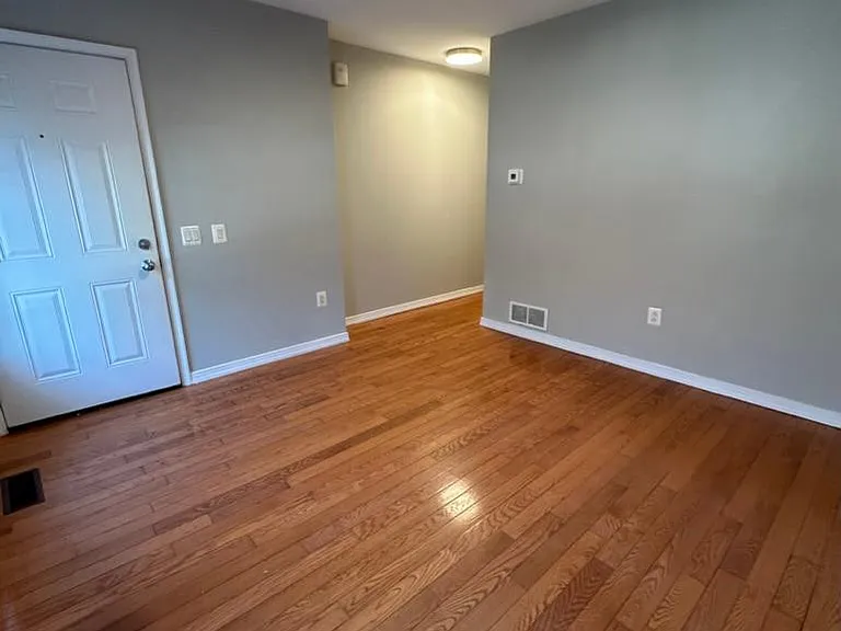 2022 Fairmount Ave #1F — Photo 2