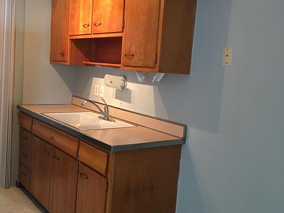 3rd image of 2418 Broadmoor Dr
