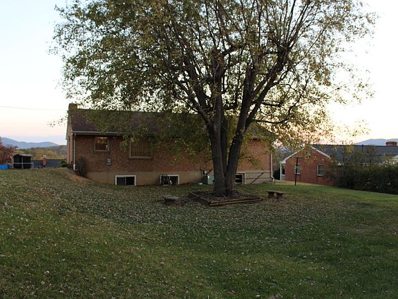 2nd image of 924 Blandford Ave