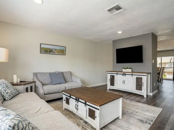 2024 Harbour Dr, Seabrook, TX 77586