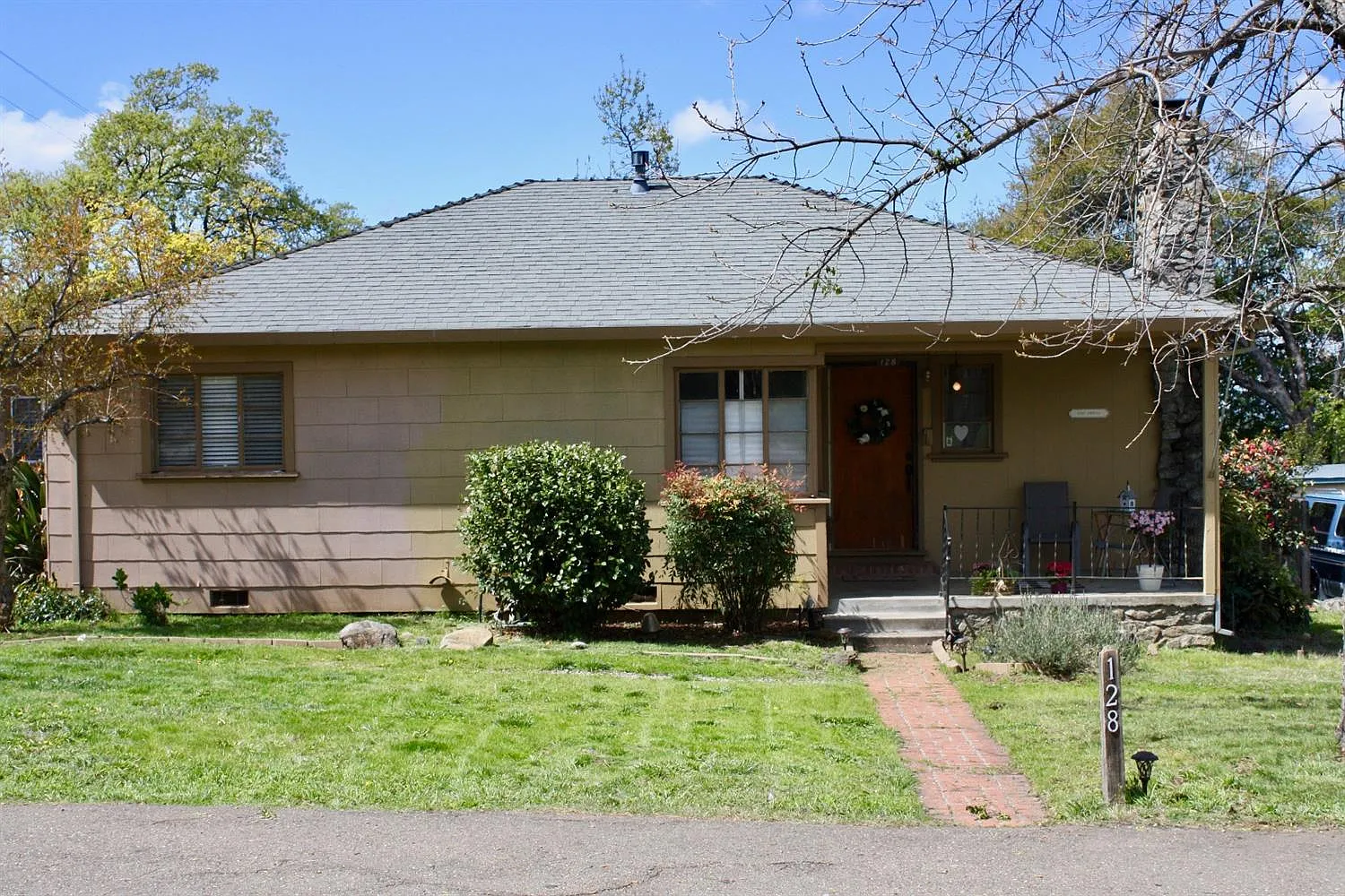 195 Valley View Dr photo 1