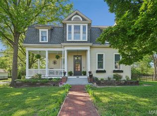 33 S Laclede Station Rd, Saint Louis, MO 63119