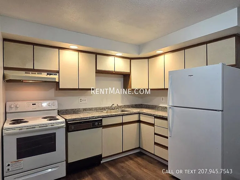20 Tall Pines Dr #21 — Photo 3