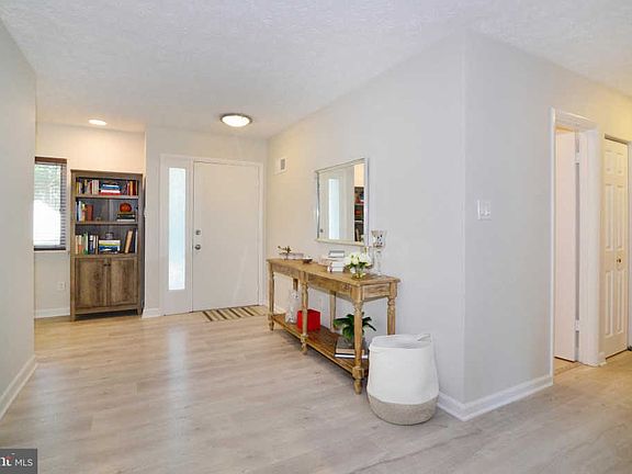 5th image of 2215 Sanibel Dr
