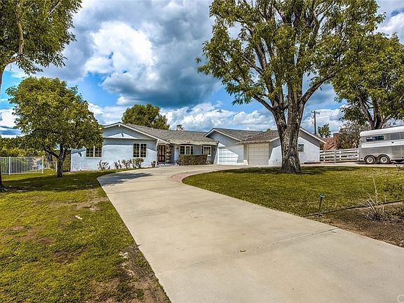 3rd image of 7695 E Silver Dollar Ln