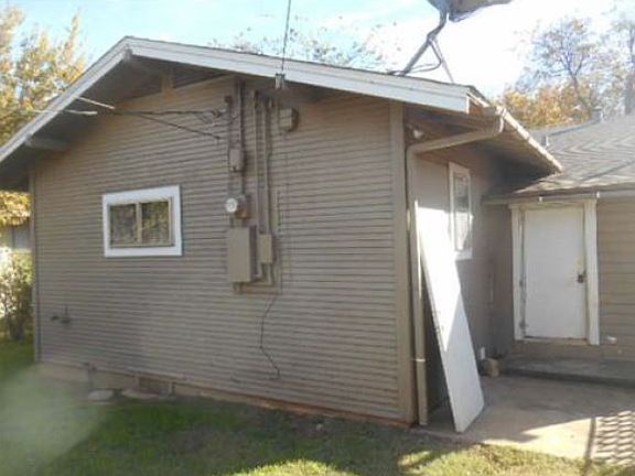 4th image of 1656 Pearl Ave