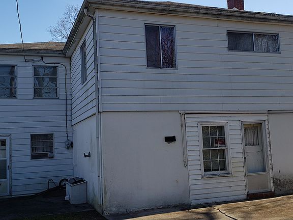5th image of 2114 Larchwood Ave NE
