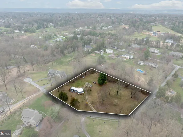 2 Skyline Dr, Malvern, PA 19355