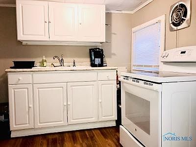 3rd image of 304 Venice Dr