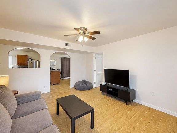 4th image of 1204 Hendrix Ave
