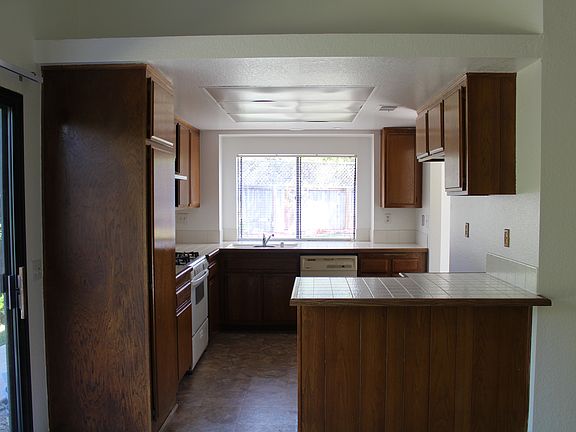 5th image of 2915 Estancia