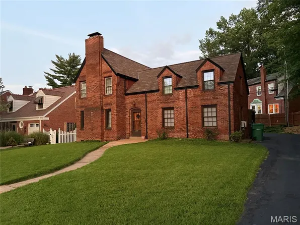 7422 Warwick Dr, Saint Louis, MO 63121