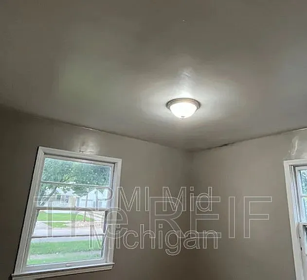 813 Alvord Ave — Photo 10