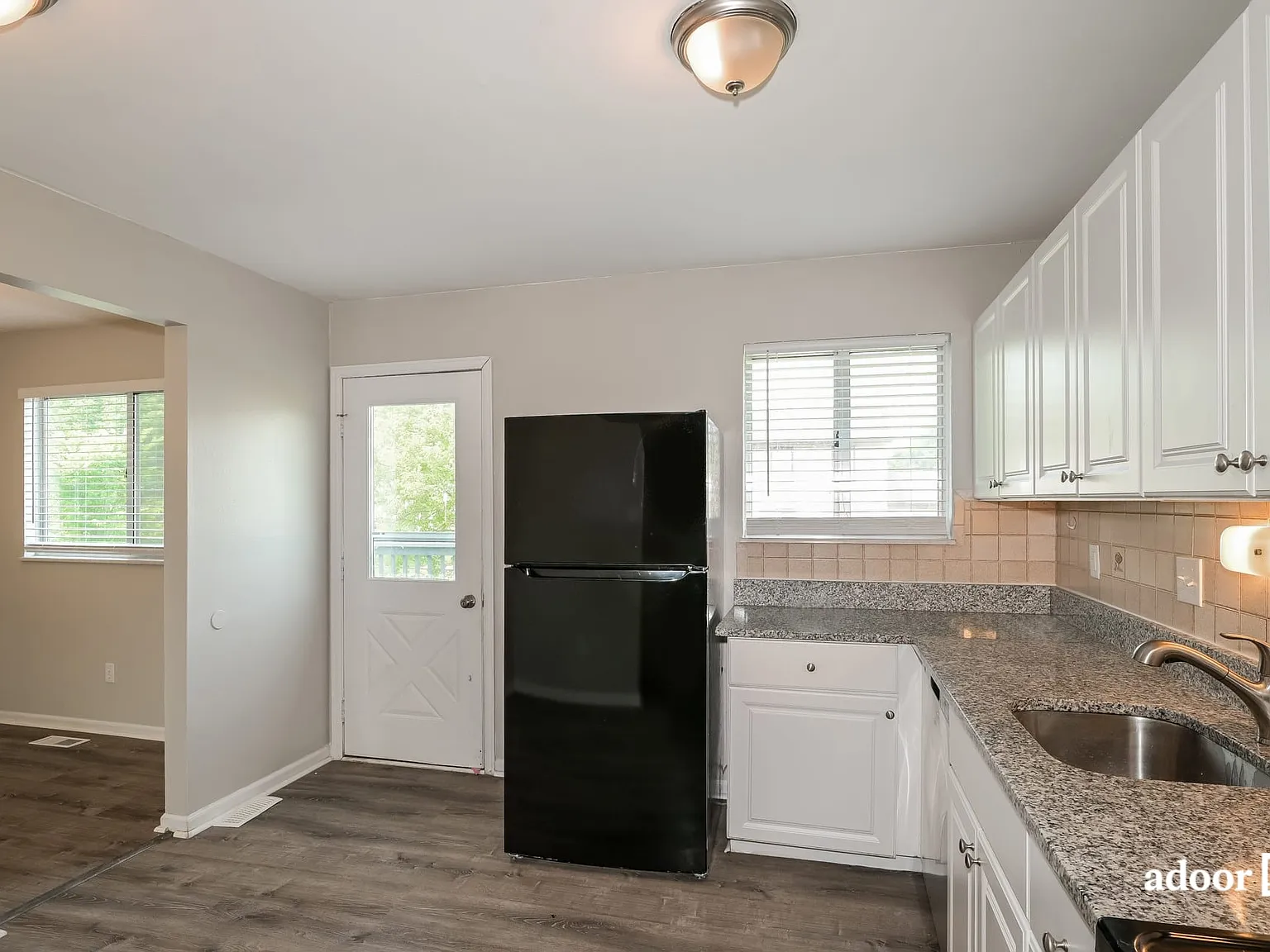3 bed, 2.0 bath, 1056 sqft, $2,075 — Photo 4
