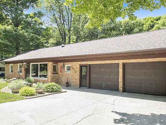 2nd image of 62513 Old Cres #17
