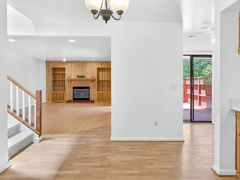 208 Finley Forest Dr — Photo 7