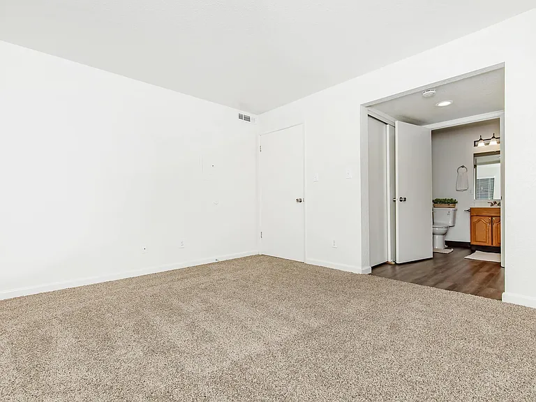 Victoria Square Apartments — Photo 35