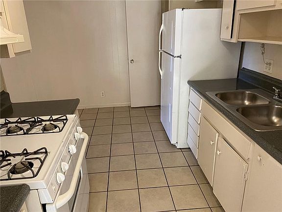 4th image of 2204 Mission Hill Cir APT 102