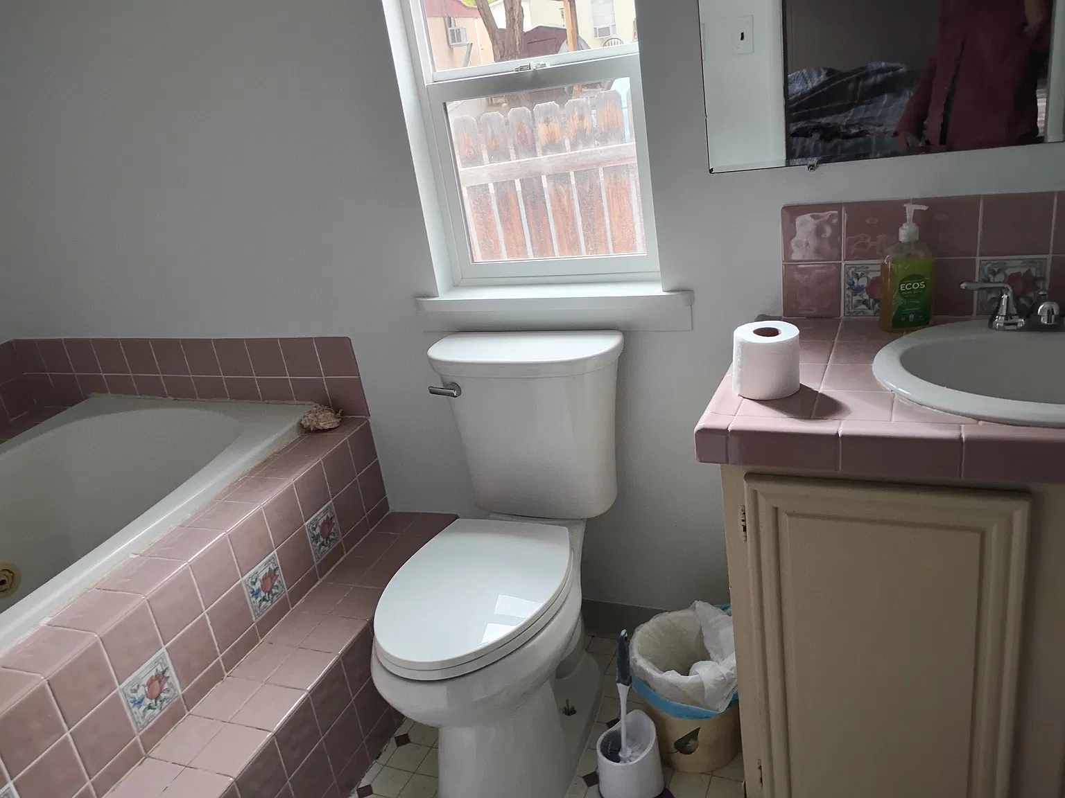 Studio, 300 sqft, $895 — Photo 1