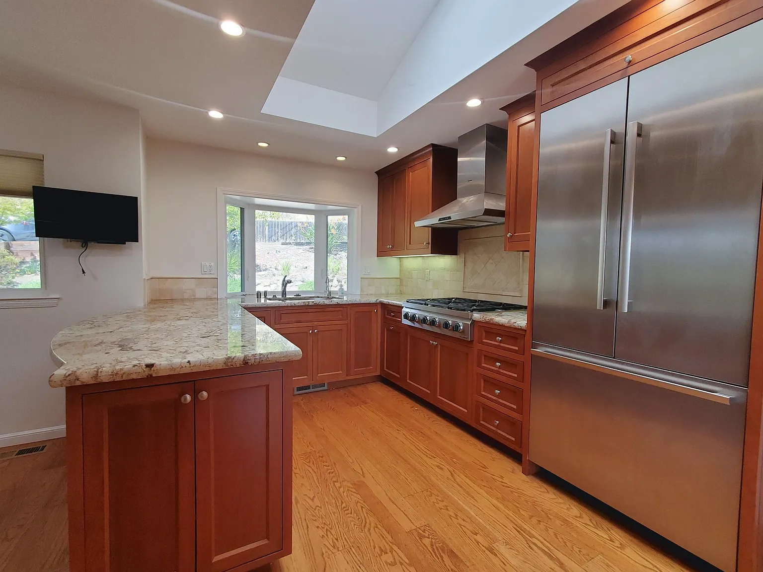 4 bed, 1900 sqft, $6,500 — Photo 2