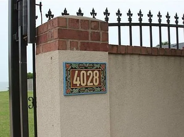 4028 Ocean Dr, Corpus Christi, TX 78411