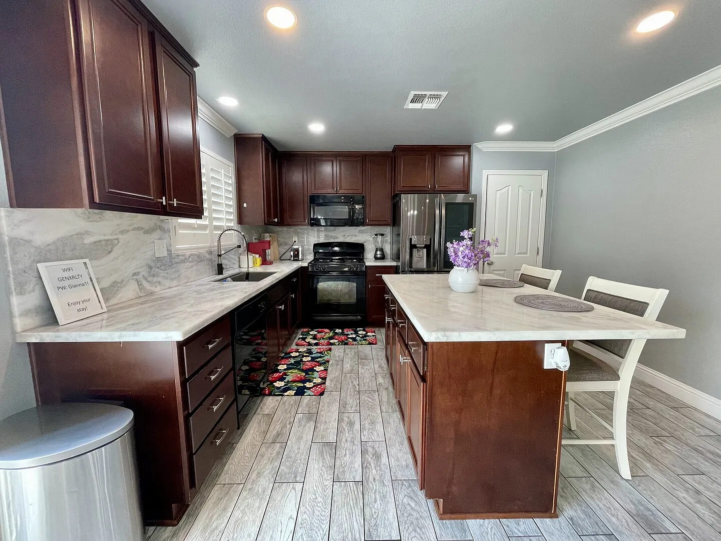 Single level 3/2 with office — Photo 4