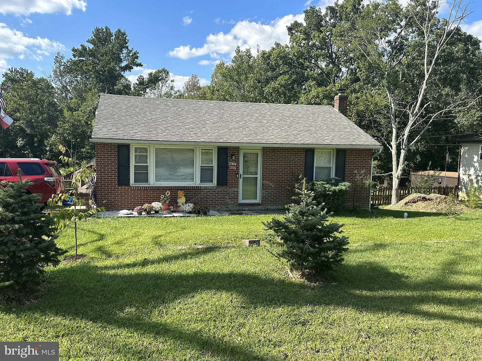 3 bed, 2.0 bath, 1416 sqft, $2,400 — Photo 1