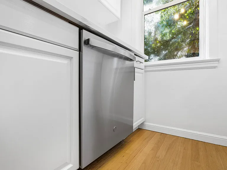 452 Oak St #4 — Photo 15