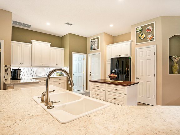 4th image of 11690 Autumn Creek Dr