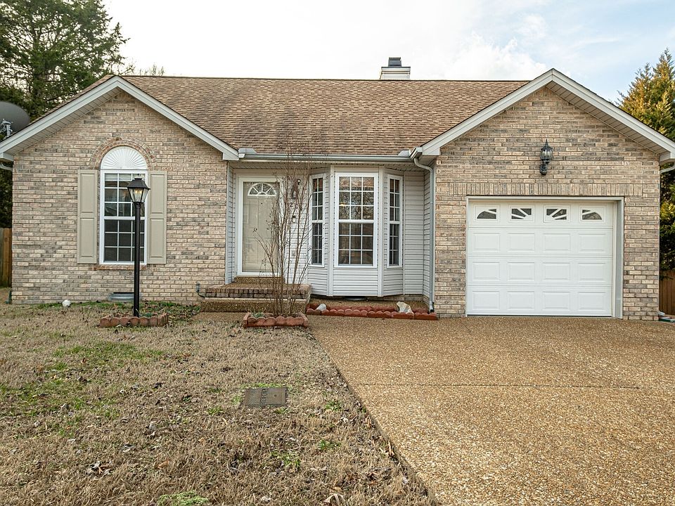 1st image of 204 Harbor Hill Ct