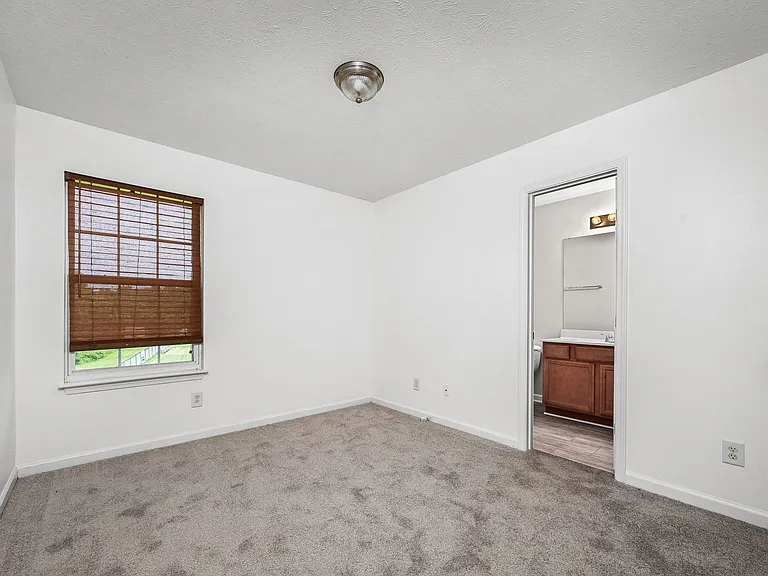 340 Stewarts Landing Cir — Photo 17