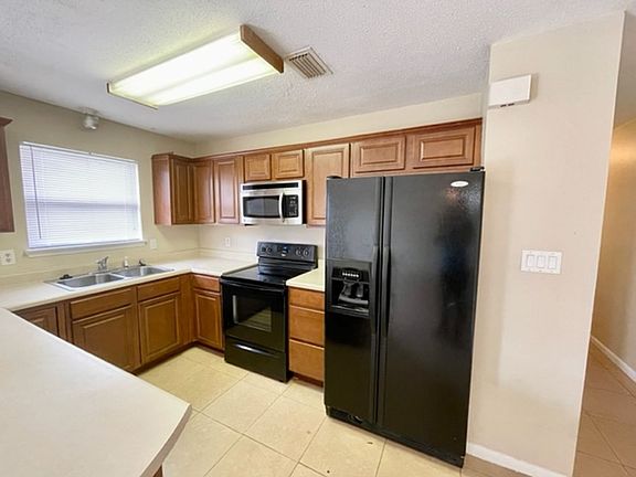 5th image of 611 Carnathan Ct