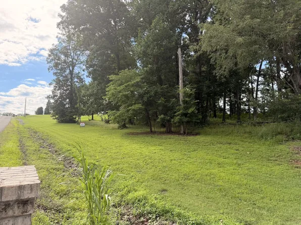 106 Hillside Dr, Dickson, TN 37055