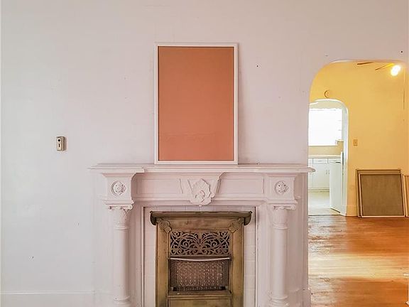 4th image of 646 White St