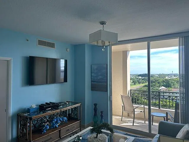 1 bed, 1.0 bath, 820 sqft, $4,800 — Photo 3