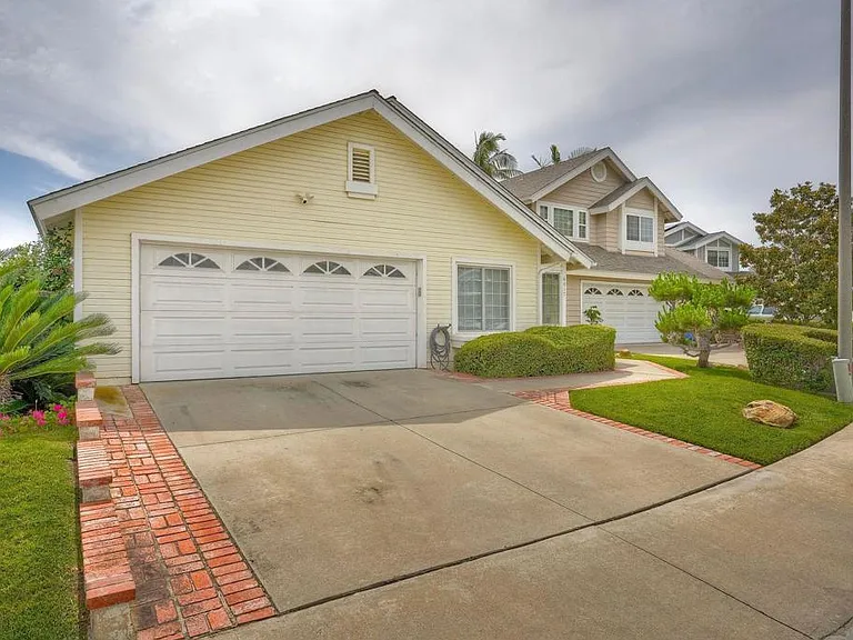 6817 Watercourse Dr — Photo 2