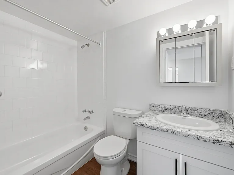 2772 Barton St E — Photo 23