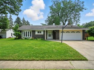 2S225 Lawler Ln, Lombard, IL 60148