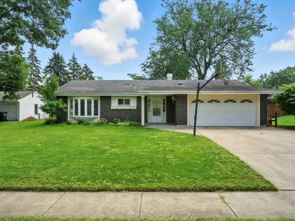 2S225 Lawler Ln, Lombard, IL 60148