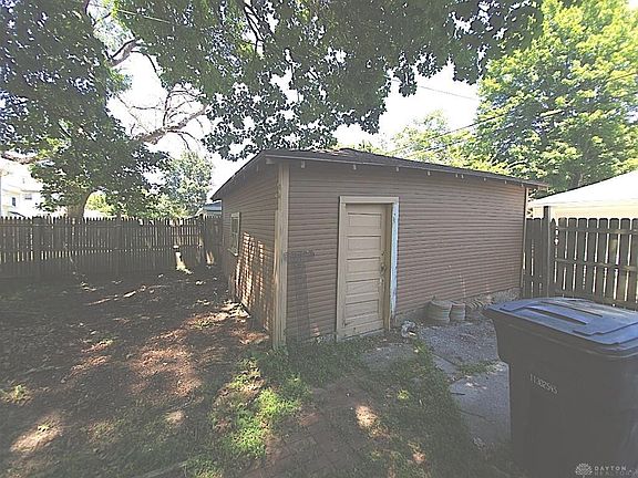 5th image of 320 Richmond Ave